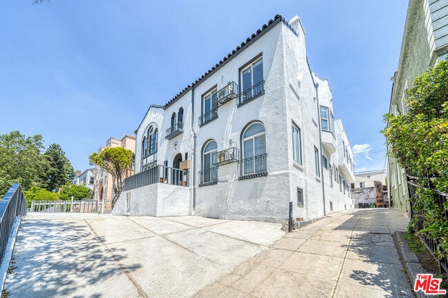 Photo - 132 S Kenmore Ave Condo