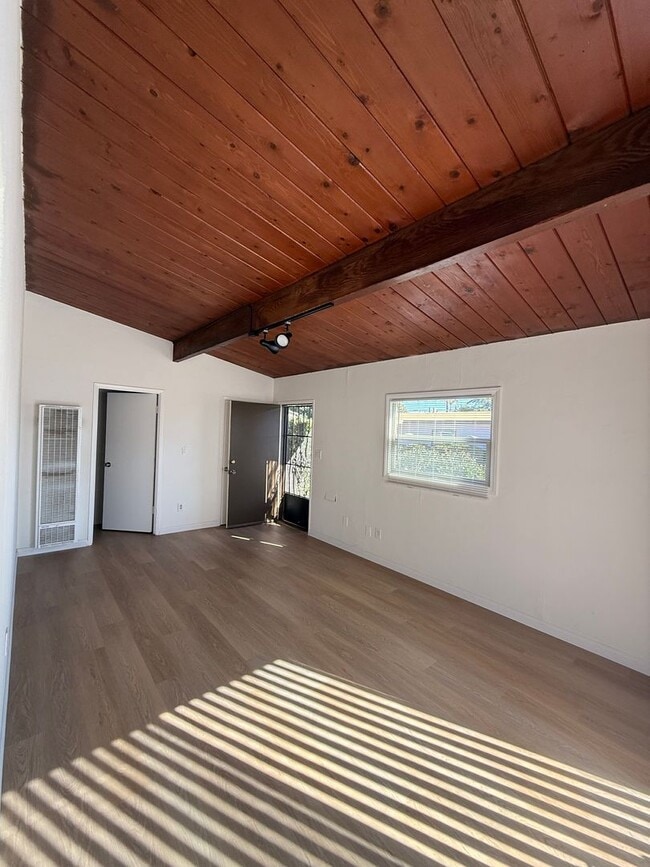 Building Photo - 4470 Unit 4470