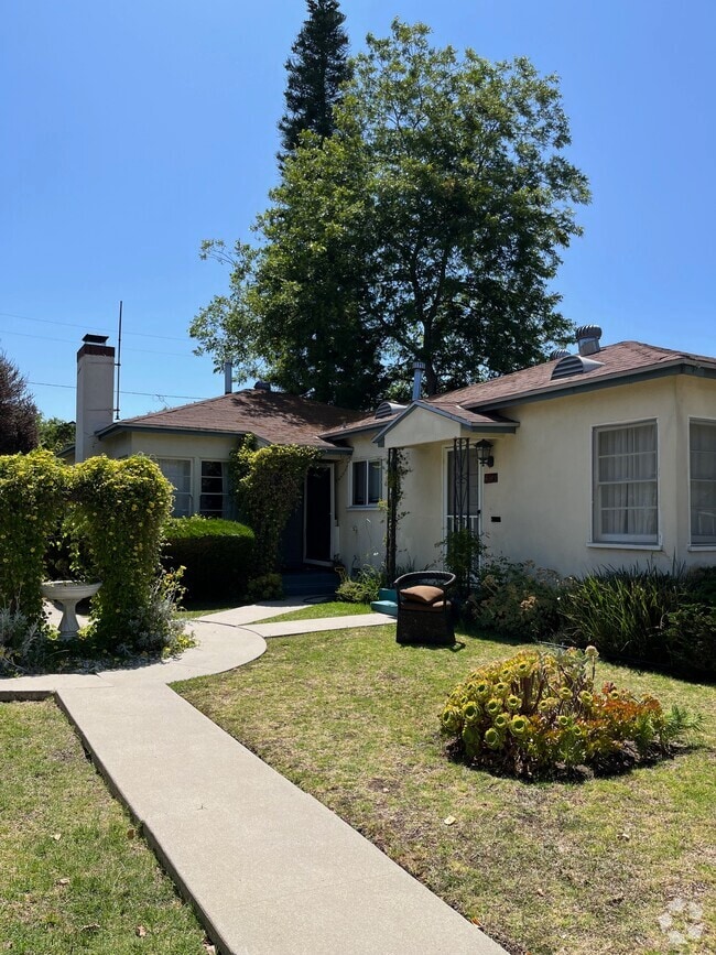 Building Photo - 4143 Jasmine Ave Unit 4145 Rental