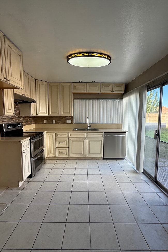 Kitchen - 2617 Lakemoor Pl