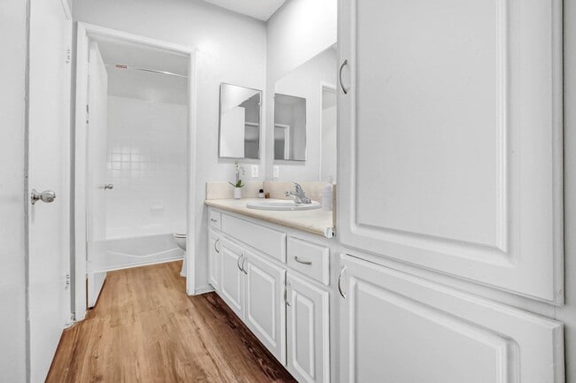 Photo - Sherman Plaza Apartments