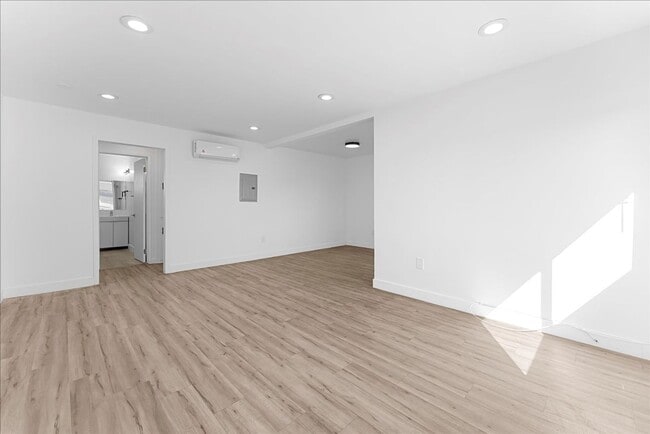 Building Photo - 376 N Ave 57 Unit 23