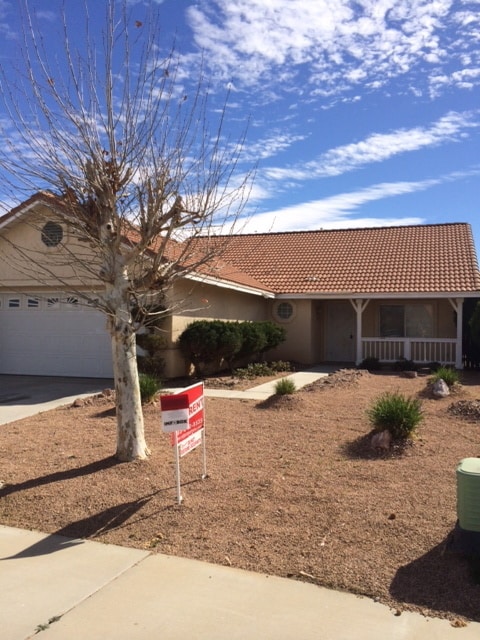Building Photo - 3 BEDROOM, 2 BATH VICTORVILLE HOME. COMMUTER FRIENDLY!  NEAR AMARGOSA AND MOJAVE