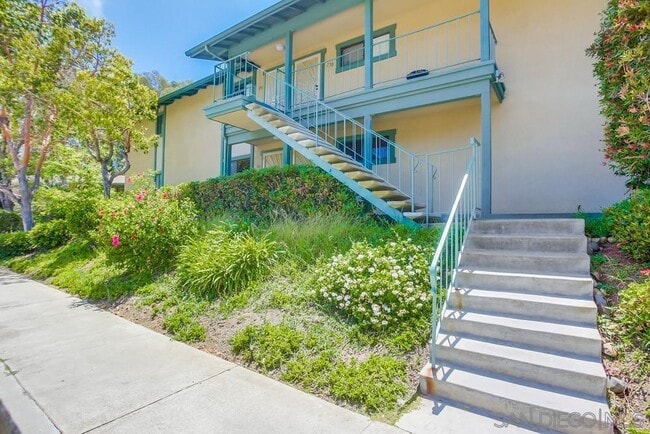 Front of Unit - 4651 Pico St Unit 111