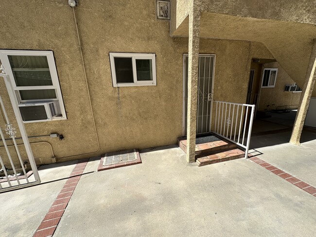 Photo - 223 E Burbank Blvd Unit 101