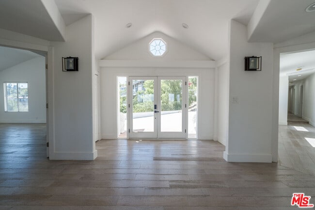 Photo - 5026 Medina Rd