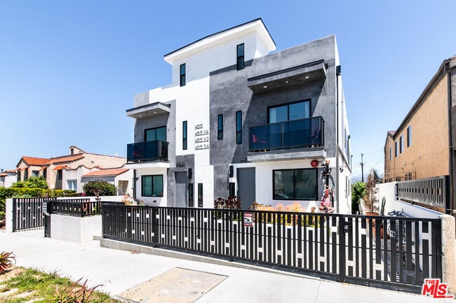 Building Photo - 4615 St Charles Pl