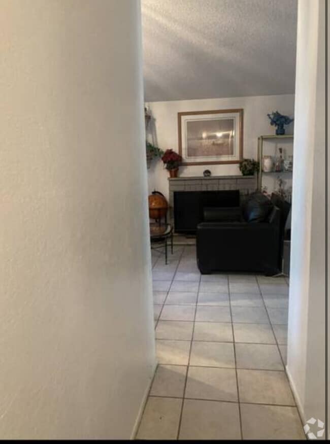 Building Photo - 1758 S Palmetto Ave Rental