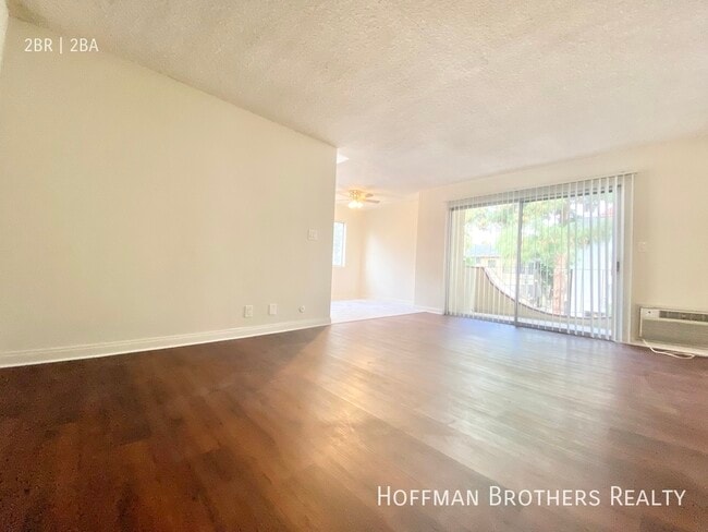 Photo - 7010 Lanewood Ave Unit 205