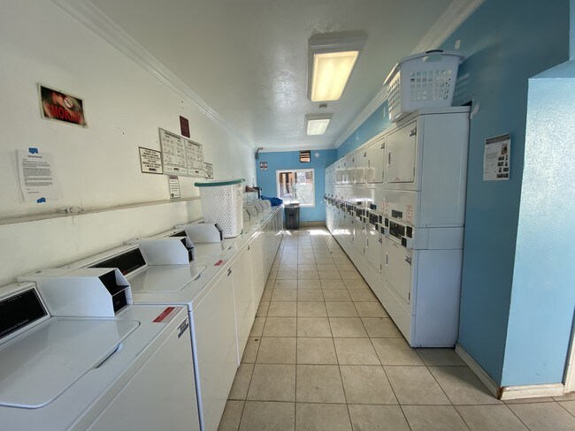Laundry room - 18350 Hatteras St Unit 181