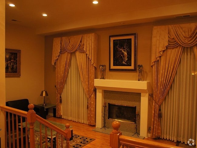 living room - 4489 Spencer St Rental