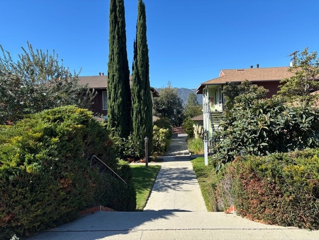 Building Photo - 3633 Valihi Way Unit 3633