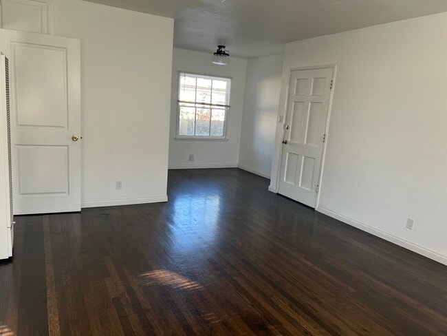 Building Photo - 2032-2106 Delaware Ave