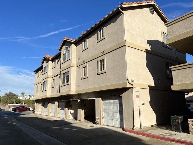 Building Photo - 1525 Spruce St