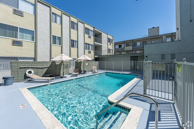 Building Photo - Mardi Gras Apartments