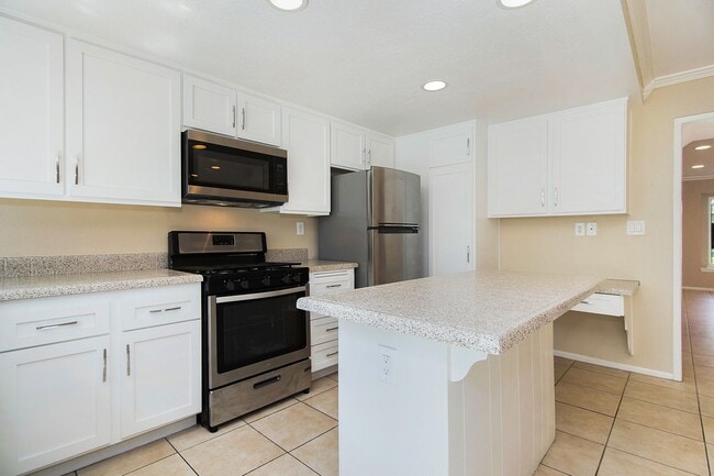 Photo - Live by the Lakeside -  Upgraded Spacious TOWNHOME in Lakeside Park