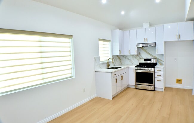 Photo - 13127 Azores Ave