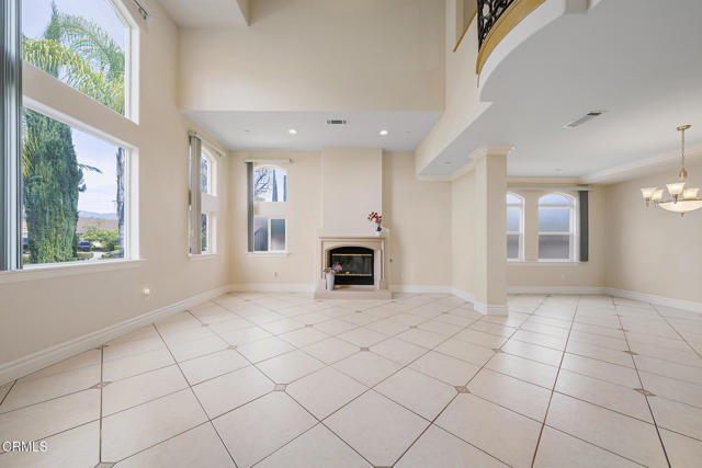 Photo - 146 W Le Roy Ave