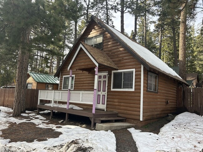 Building Photo - Shady Pines Cabin 1 bd.+1 Loft Bd. 1 Ba. w/ Sm. Fenced Yard.