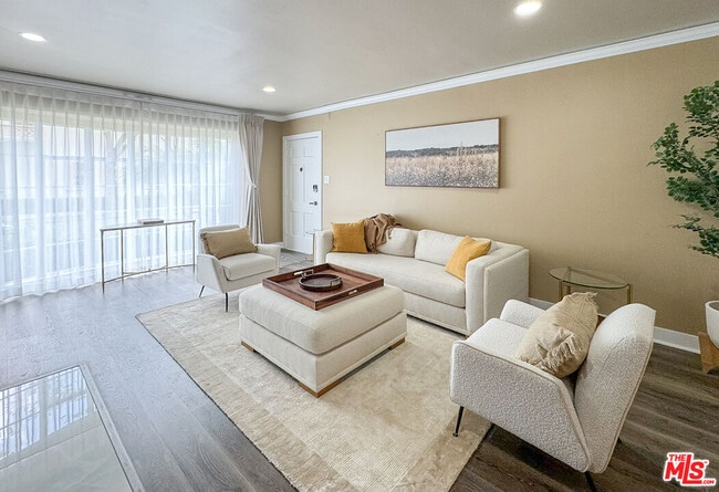 Building Photo - 153 S Linden Dr Unit 1