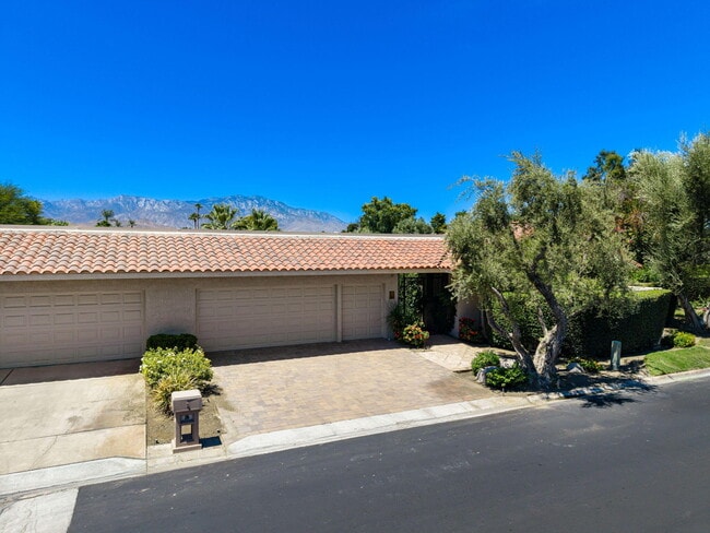 Photo - 5 Stanford Dr