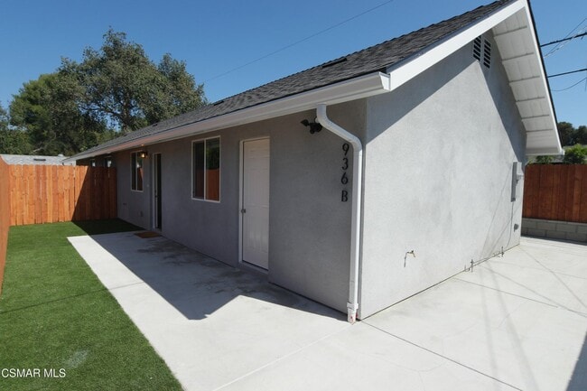 Building Photo - 936 Calle Pensamiento