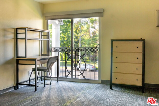 Photo - 920 W 28th St