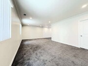 Photo - 116 W 50th St