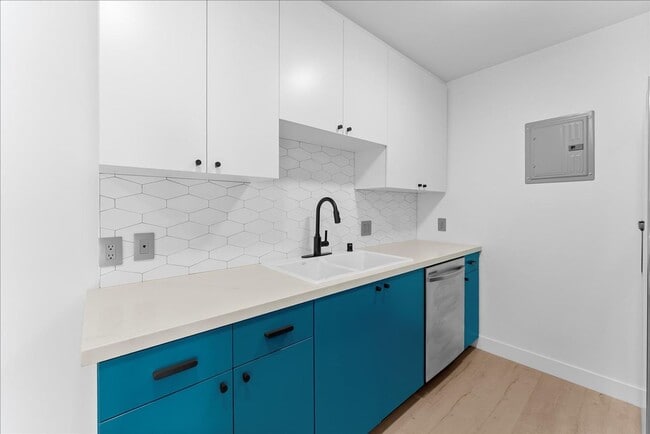 Photo - 1347 N Las Palmas Ave Unit 01