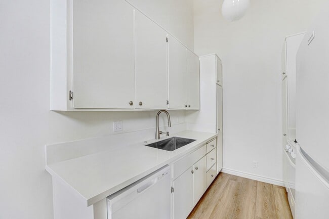 Photo - 3415 McLaughlin Ave Unit 208