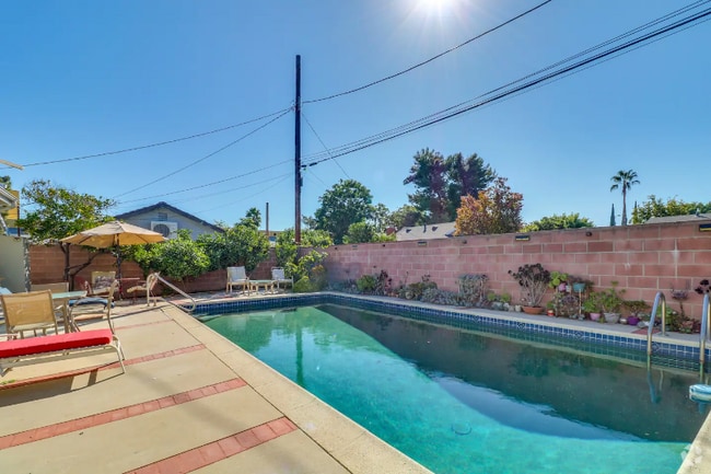 Building Photo - 16332 Nordhoff St Rental