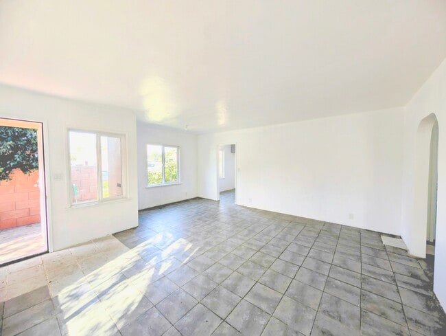 Photo - 865 N Glassell St