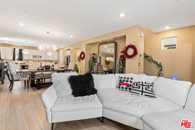 Photo - 720 Grace Ave