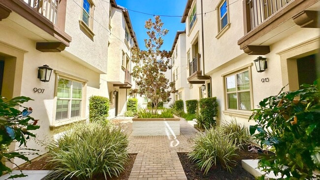 Beautiful "Model" Show Townhome in the Gat... - Beautiful "Model" Show Townhome in the Gat...