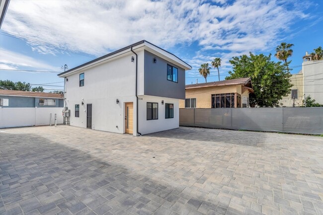 Photo - 2116 E 2nd St