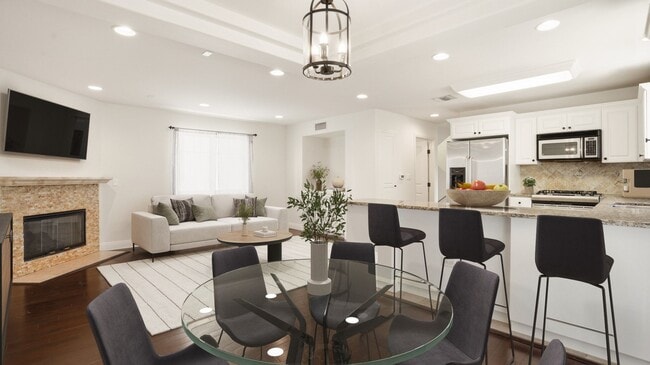 Photo - 10752 Hortense St