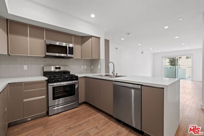 Photo - 130 S Croft Ave Unit 201