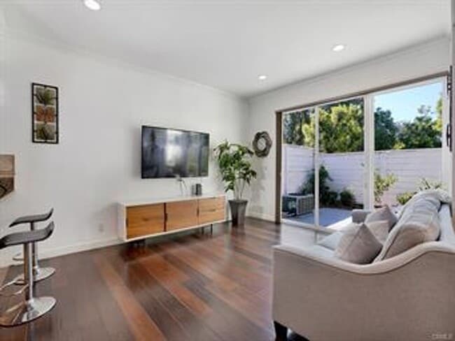 Building Photo - Beautifully Updated Model Home in the Prestigious, highly desirable&nbsp;Woodbridge