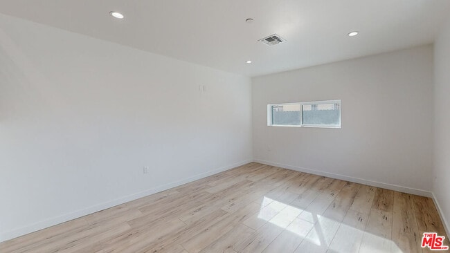 Photo - 16010 Cantlay St Unit 2