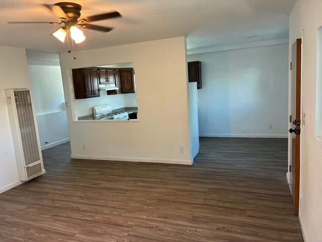 Photo - 204 E 88th Pl
