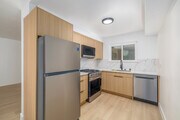 1BR, 1BA - 750SF - Kitchen - 1236 N Ogden Dr
