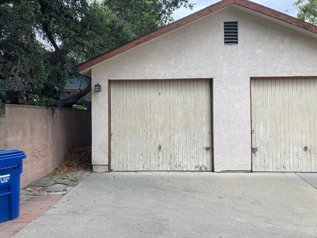 Left Garage - 205 N Mountain Ave Unit 205 N. Mountain Ave.