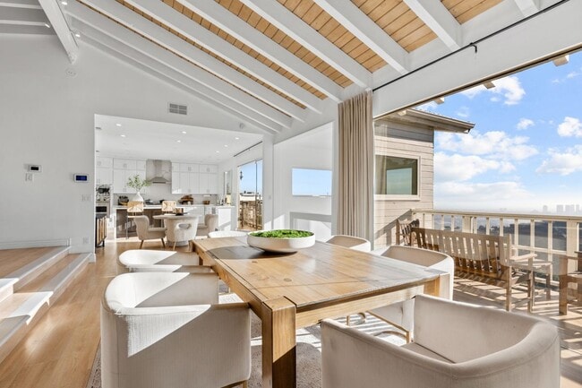 Photo - 2019 Sunset Plaza Dr