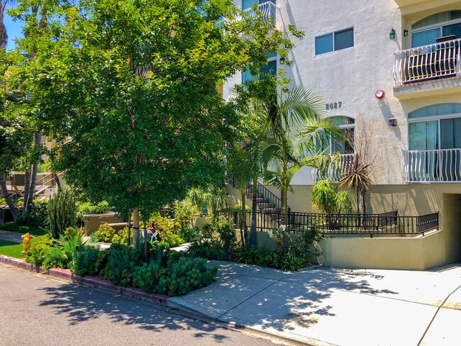 Photo - 2027 Beloit Ave Unit 105