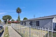 Photo - 1401 E 118th St Townhome