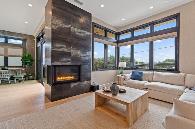 Photo - 802 Bard St