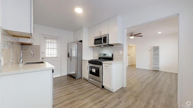Building Photo - 7110 1/2-7012 Flight Ave Rental