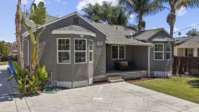Building Photo - 6712 Cedros Ave Rental