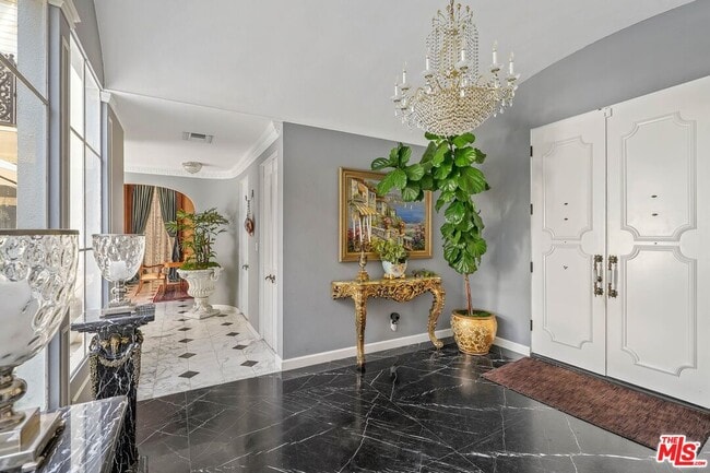 Photo - 717 N Rodeo Dr