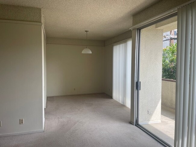 Photo - 1840 Fairburn Ave Unit 205